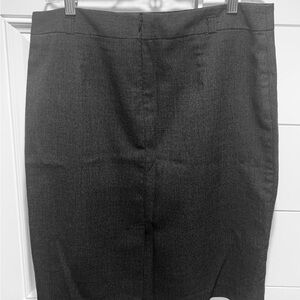 Black and gray lined pencil skirt. Van Heusen. Size 6.
